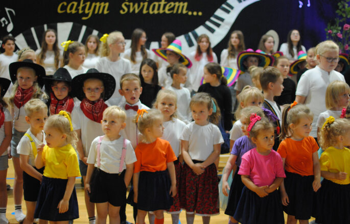 wszyscy występujący